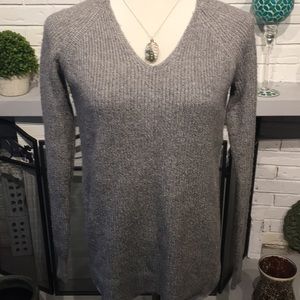 🌞 Soft v-neck sweater